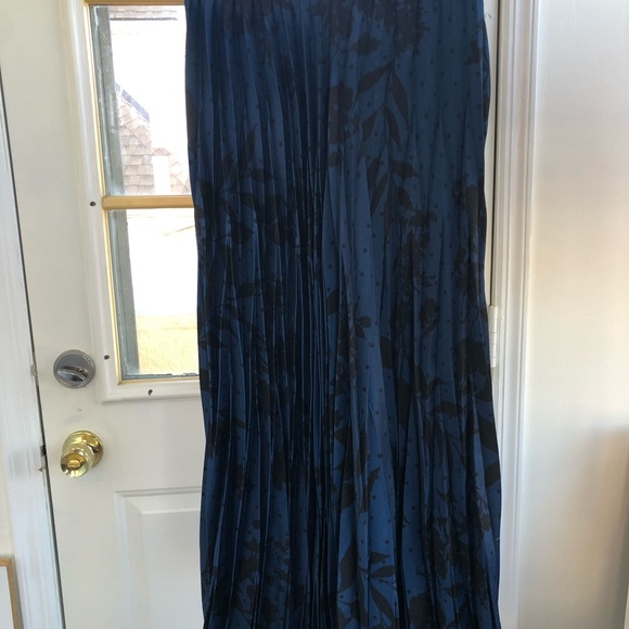 H&M Skirt - Picture 5 of 5